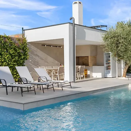 Villa New Modern Niki Medulin, Near The By Istrabook Medulin